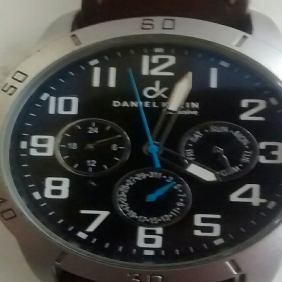 Watch - Picture 4 of 4